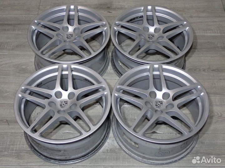 Комплект оригинальных дисков R18 Porsche Macan