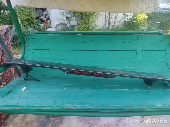 Автомобильный споллер