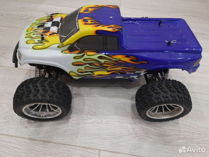 Машинка на радиоуправлении внедорожник