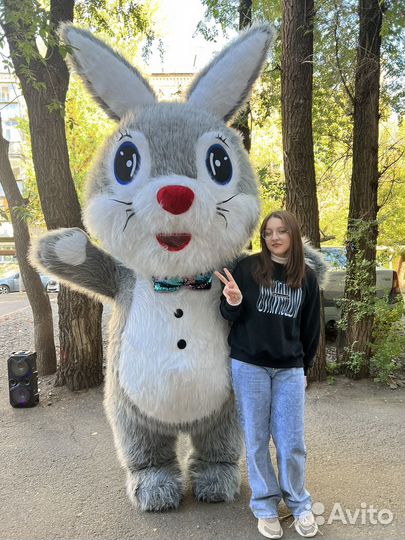 Поздравление от зайчика белого мишки аниматор