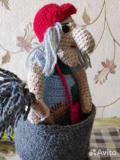 Бабя Яга со ступой. Вязаная Бабка Ёжка