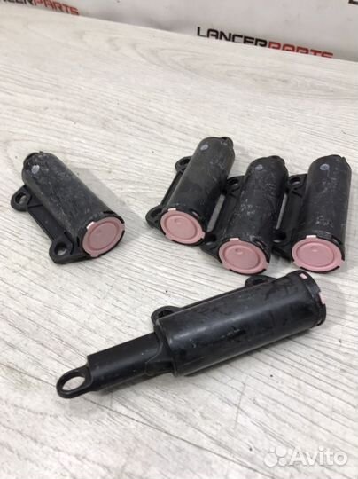 Демпфер амортизатор лифт бардачка Lancer X