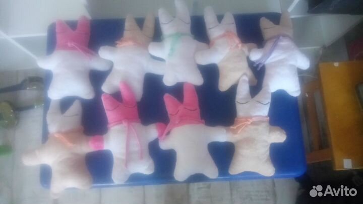 Мягкая игрушка и большая подушка игрушка