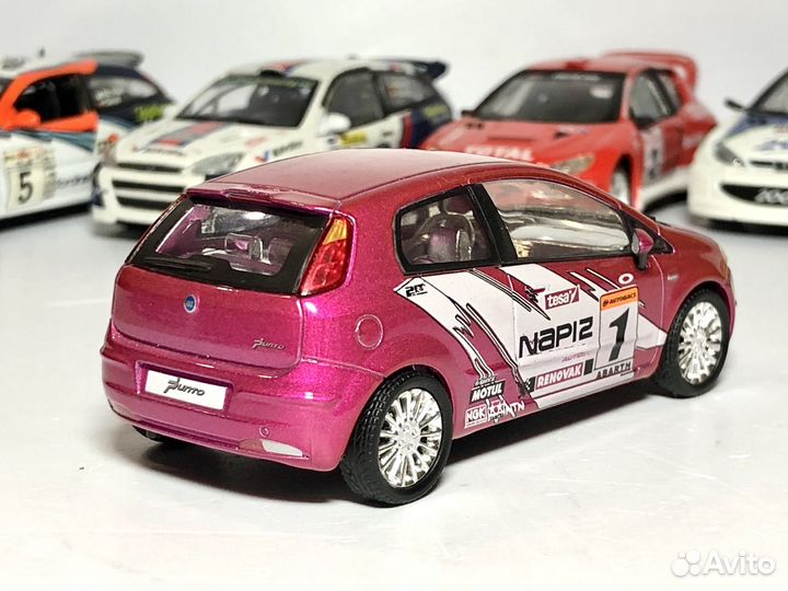 Модель автомобиля ралли Fiat Grande Punto 1:43