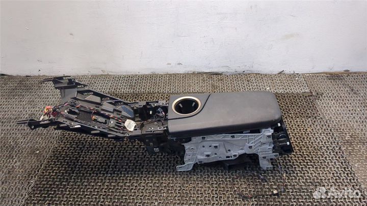 Консоль салона Porsche Taycan 2019 –, 2020