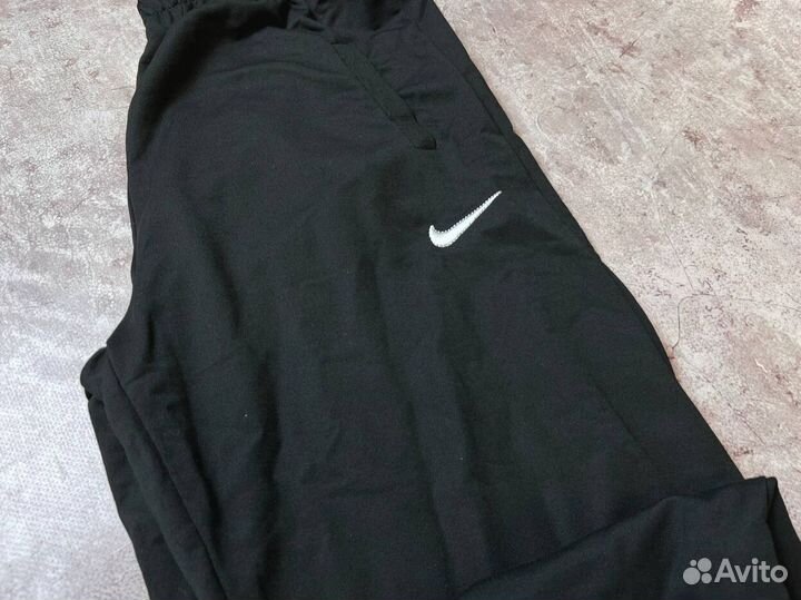 Спортивные костюмы Nike