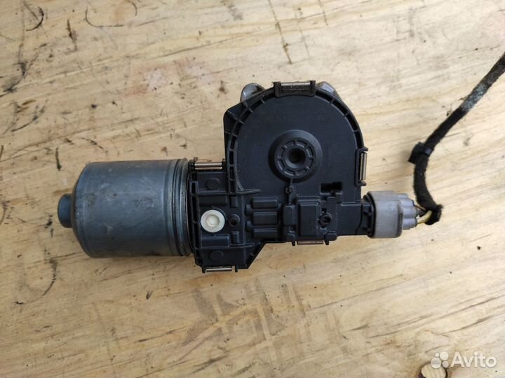 Мотор трапеции дворников на Opel Meriva B