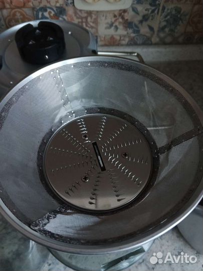 Соковыжималка Bork ju cup 21085wt