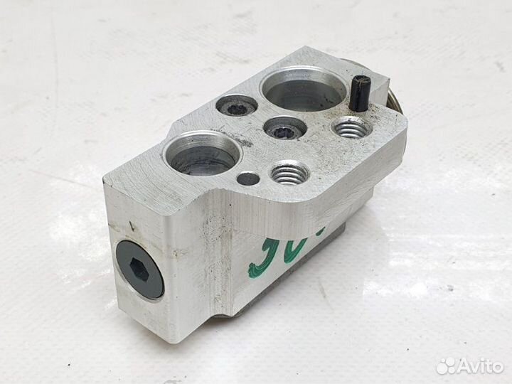 Клапан кондиционера Volkswagen Golf 6 2.0 TDI 2010