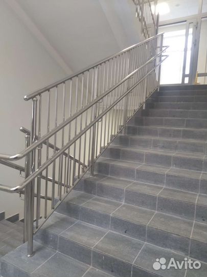 Перила нержавейка. Ограждение лестниц со стеклом