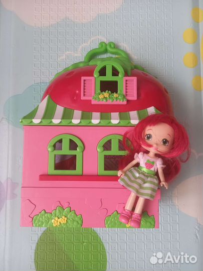 Домик Шарлотты землянички с куклой