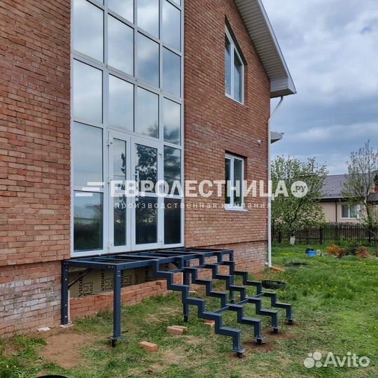 Металлический каркас лестницы