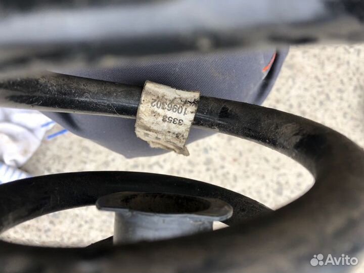 Пружина задняя Bmw X5 E53 (2000-2007)