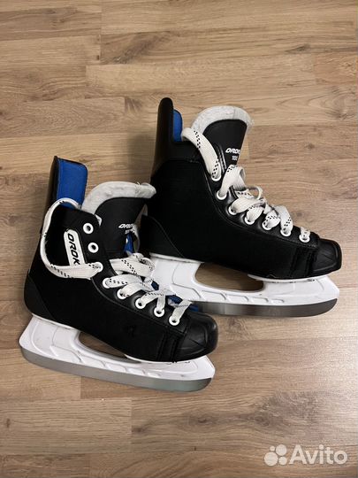 Коньки хоккейные