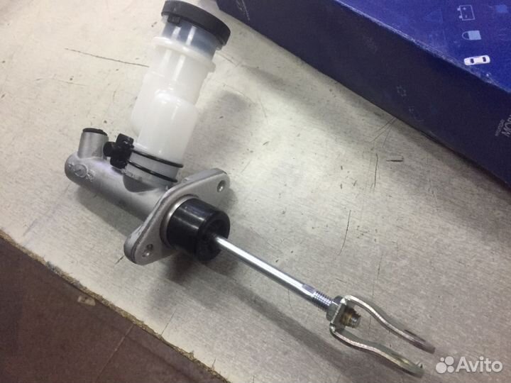 Главный цилиндр сцепления 4161025020