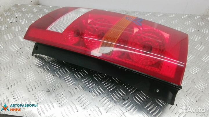 Фонарь задний левый Land Rover Discovery 3 2006