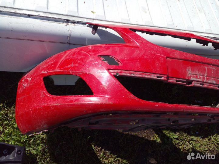 Бампер передний Opel Astra J 2010