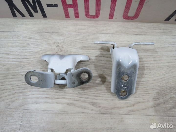 Петля двери задняя правая Hyundai Solaris 2