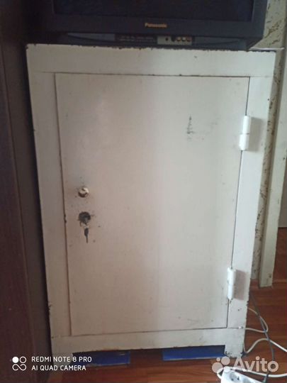 Сейф металлический