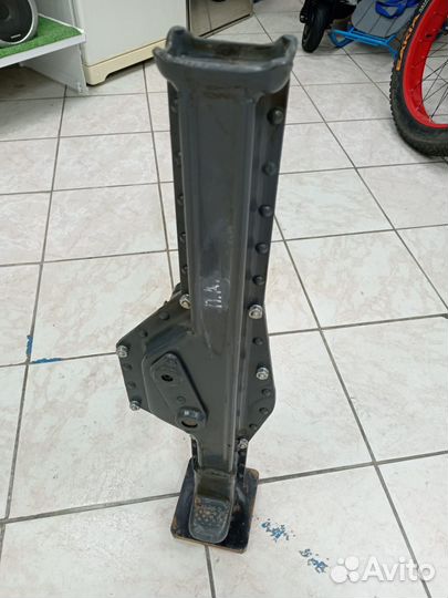 Домкрат реечный стальной