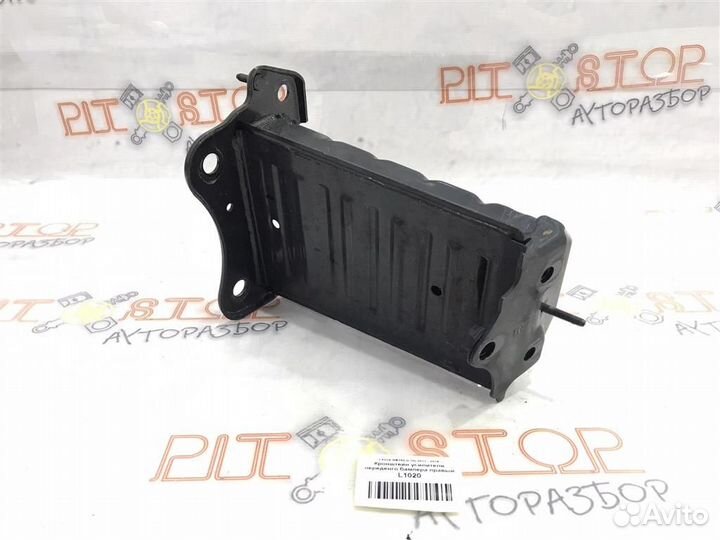 Кронштейн усилителя переденго бампера правый Lexu