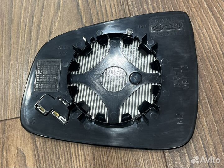 Зеркальный элемент (правый) renault