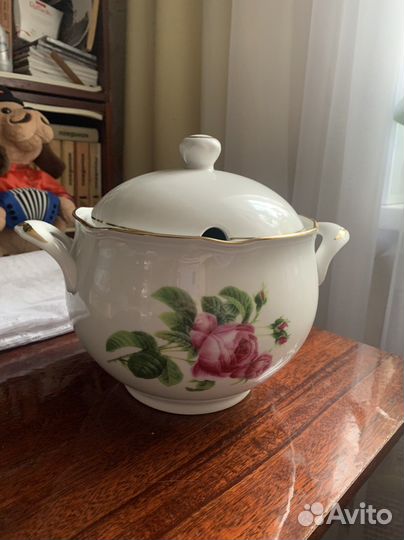 Столовый сервиз «Роза Кавказа» с золотом