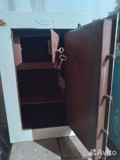 Сейф металлический