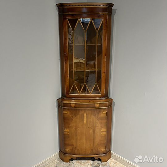 Антикварная угловая витрина. Буфет 04