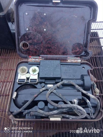 Старинный телефонный аппарат