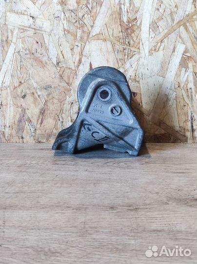 Кронштейн кпп Citroen C-Crosser