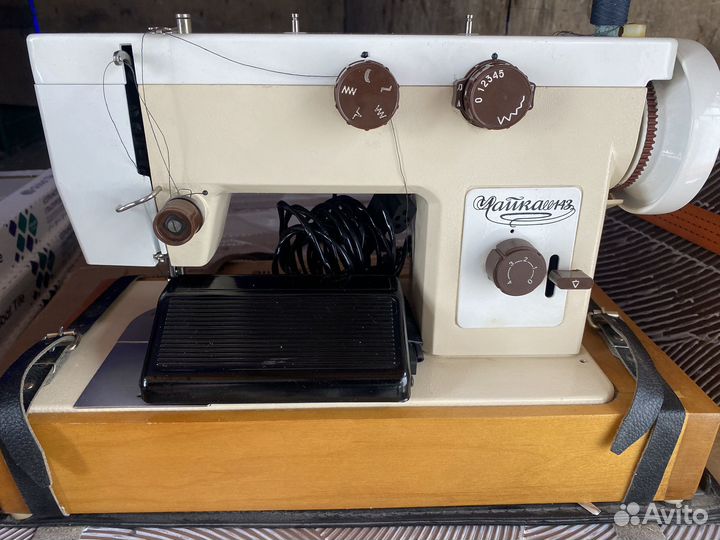Швейная машина Чайка 143