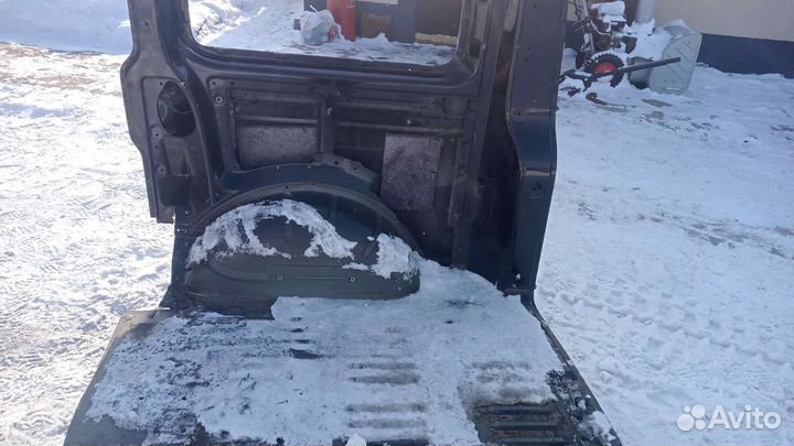 Правое заднее крыло Фольксваген транспортер т5