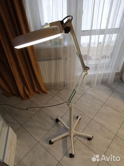 Лампа лупа напольная