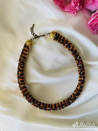 Колье жгут из бисера