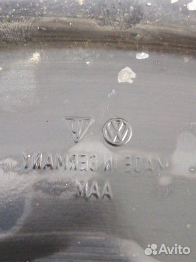 Пыльник тормозного диска передний левый Volkswagen