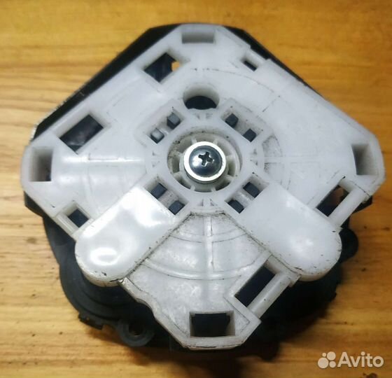 Привод L регулировки зеркала Mitsubishi Pajero 4