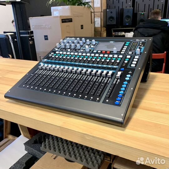 Allen & Heath Qu-16 Chrome 16ch Digital Mixer