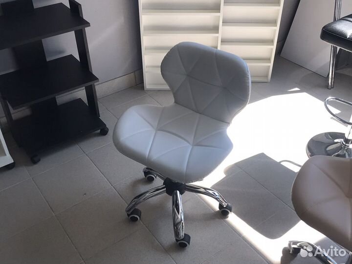 Стул ракушка белый