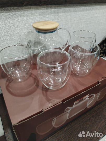 Чайник и 4 стакана