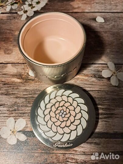 Коробочка пудреница от метеоритов Герлен