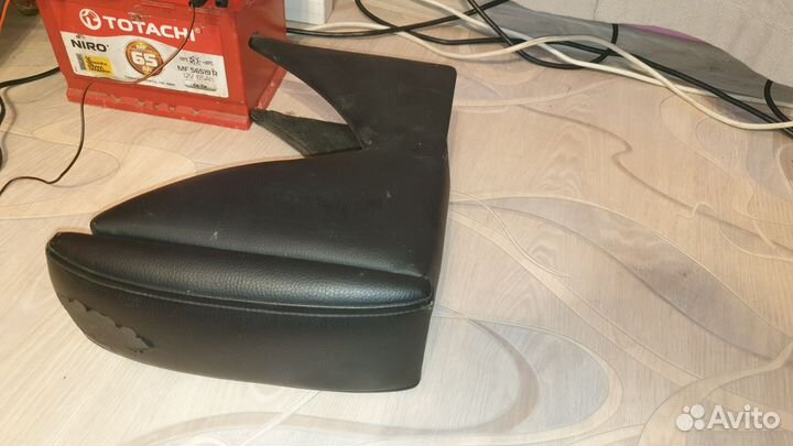 Подлокотник ваз 2114