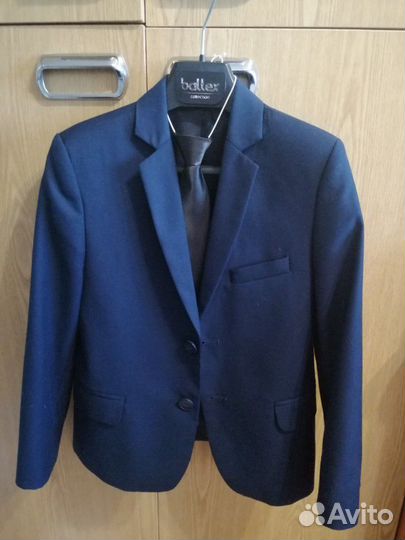 Пиджак на мальчика 122р. Отличное состояние