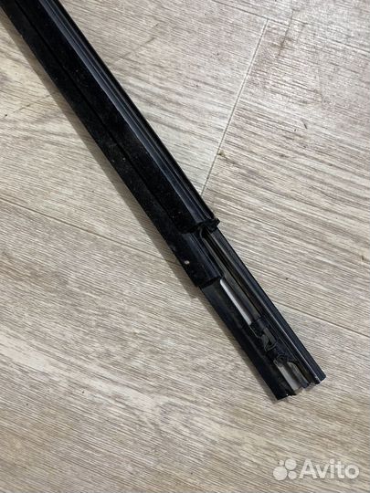 Бархотка стекла двери наружная Kia Cerato