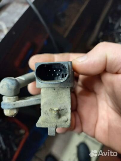 Датчик положения кузова BMW x5 e70