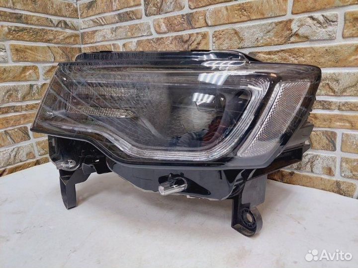 Фара левая Jeep Grand Cherokee