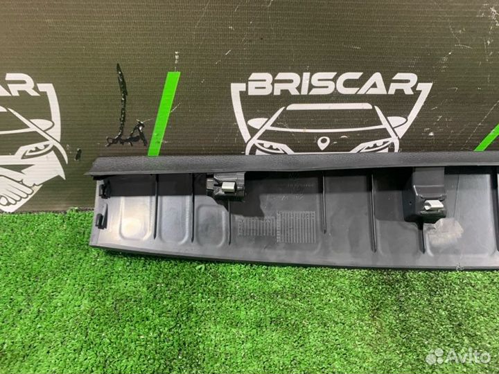 Обшивка крышки багажника Vw Golf Variant DBA-auchp