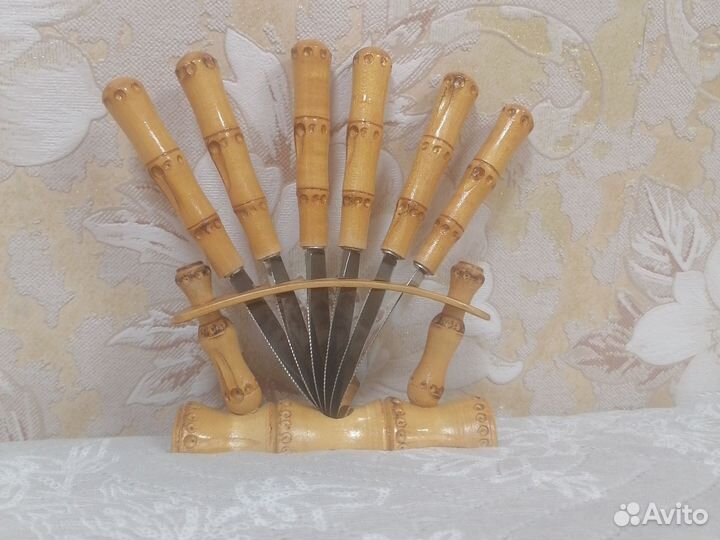 Столовые ножи на подставке