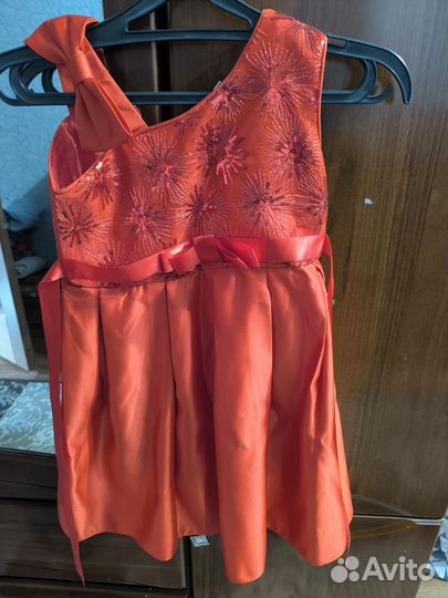 Платье красное нарядное