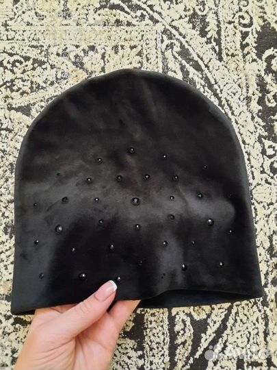 Шапка из велюра со стразами swarovski